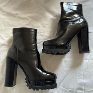 ZARA paten leather booties. Size:9